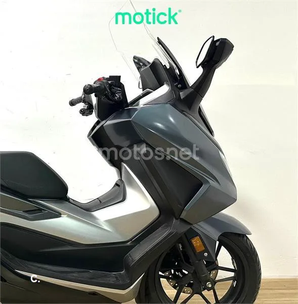 Honda Forza 350 – Vista 3