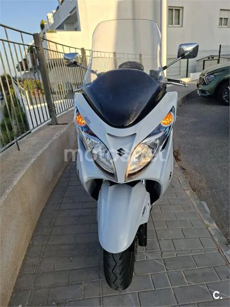 Suzuki Burgman 400 – Vista 3