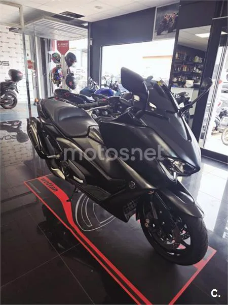 Yamaha TMAX 560 – Vista 4