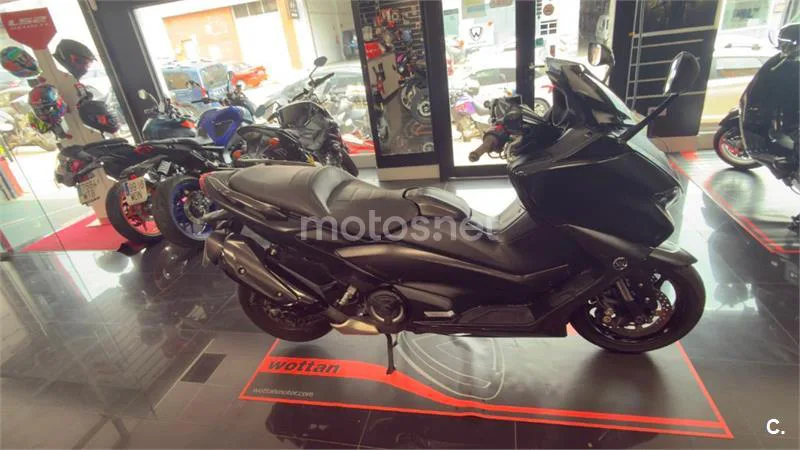 Yamaha TMAX 560 – Vista 7