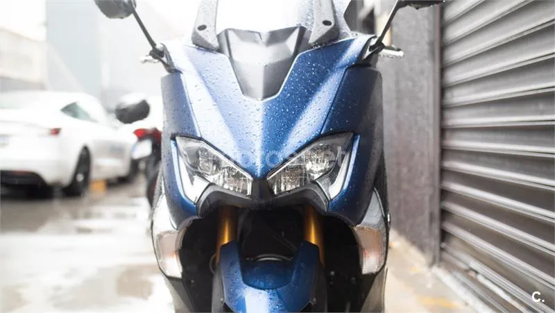 Yamaha TMAX – Vista 13