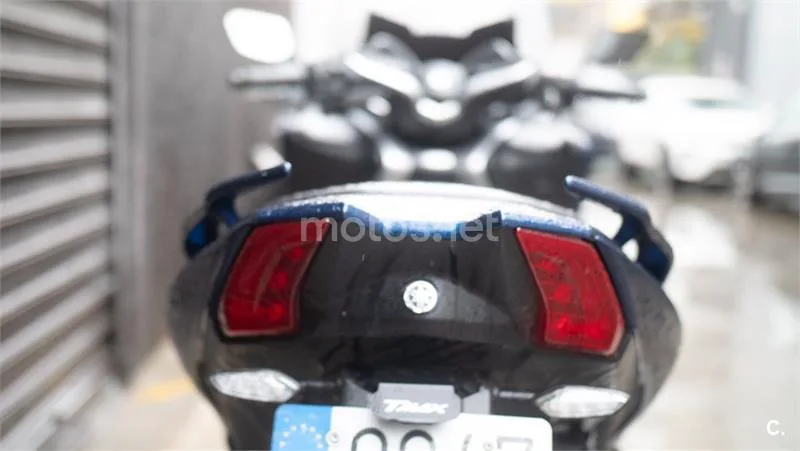 Yamaha TMAX – Vista 14