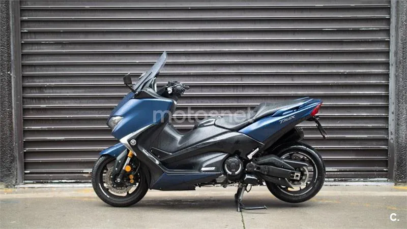 Yamaha TMAX – Vista 15