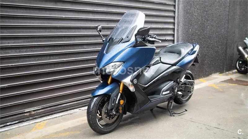 Yamaha TMAX – Vista 16