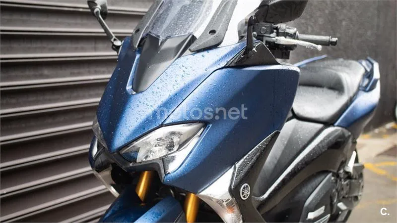 Yamaha TMAX – Vista 17