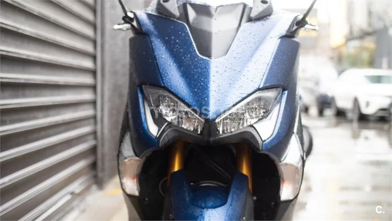 Yamaha TMAX – Vista 18