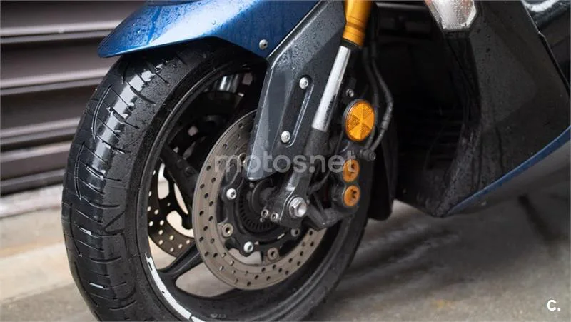 Yamaha TMAX – Vista 19