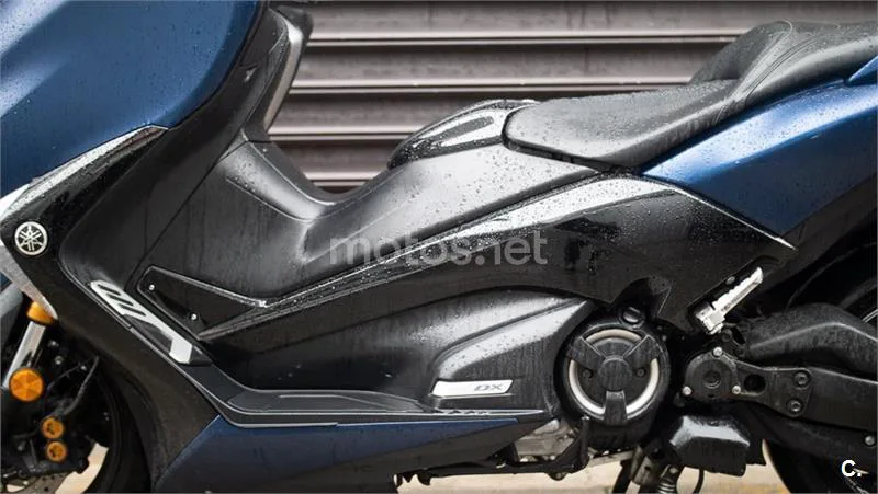 Yamaha TMAX – Vista 20