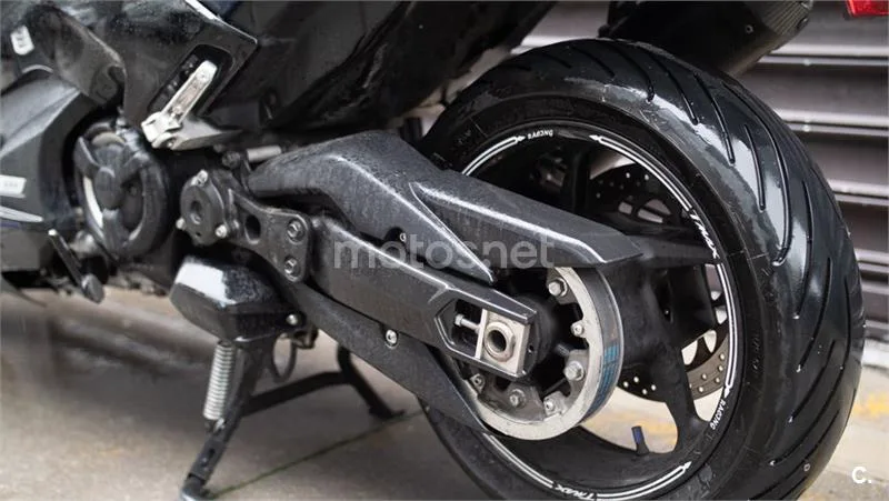 Yamaha TMAX – Vista 22