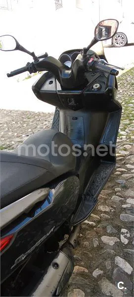 Kymco Super Dink 300i – Vista 2