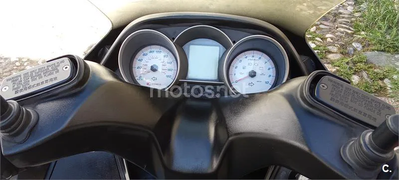 Kymco Super Dink 300i – Vista 3