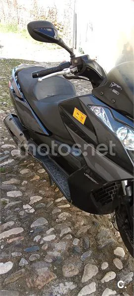 Kymco Super Dink 300i – Vista 5