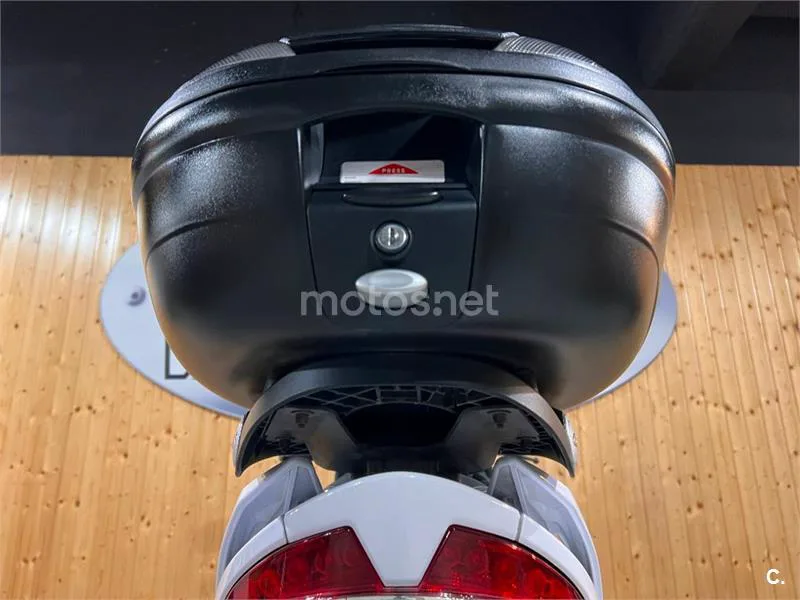 Suzuki Burgman 400 – Vista 11