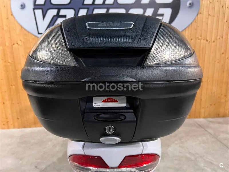 Suzuki Burgman 400 – Vista 12