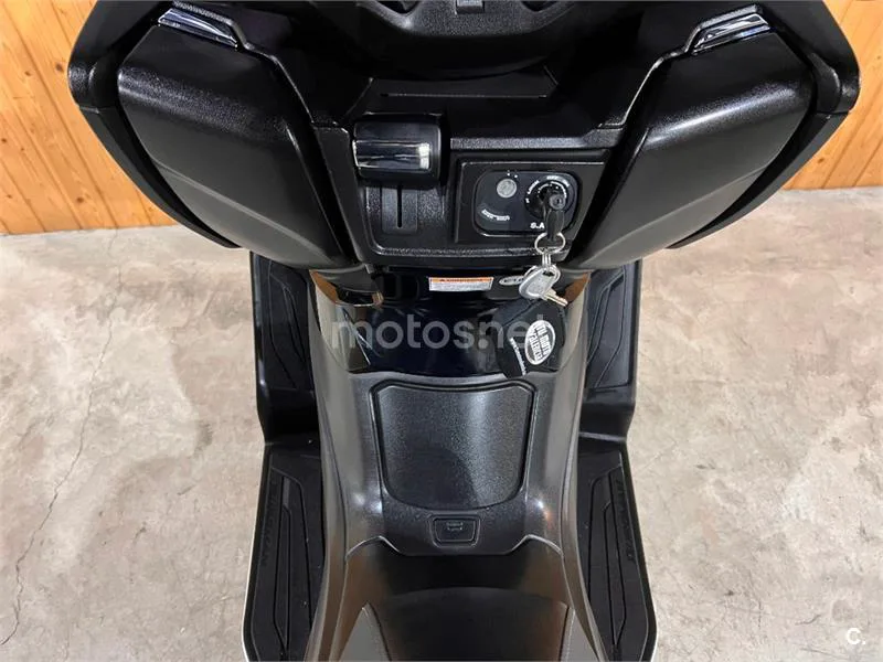Suzuki Burgman 400 – Vista 16