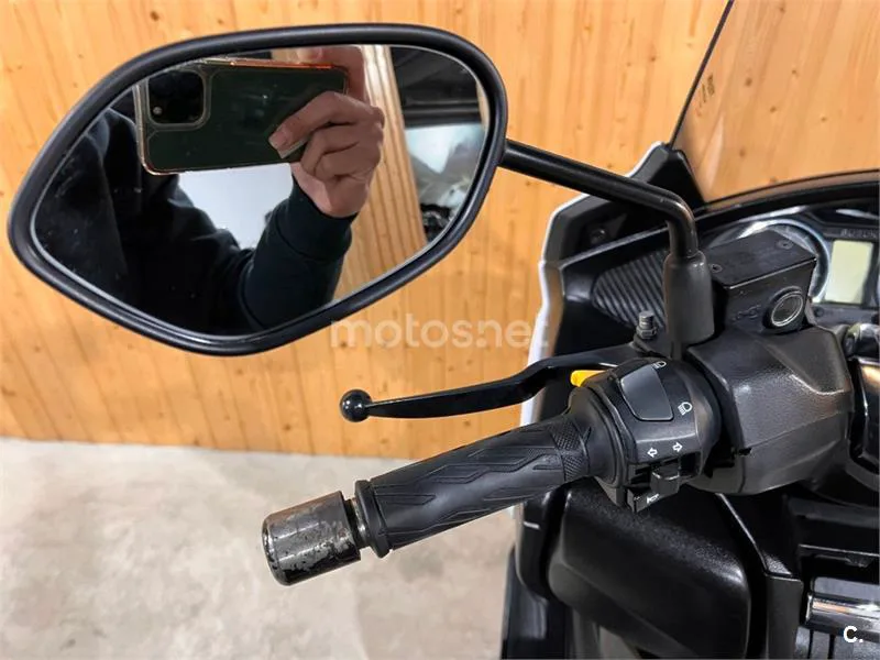 Suzuki Burgman 400 – Vista 17