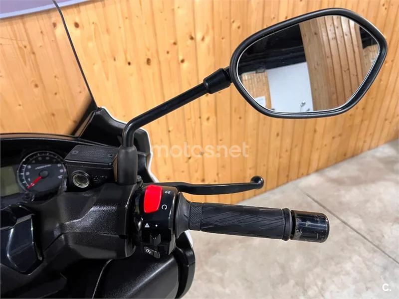 Suzuki Burgman 400 – Vista 18