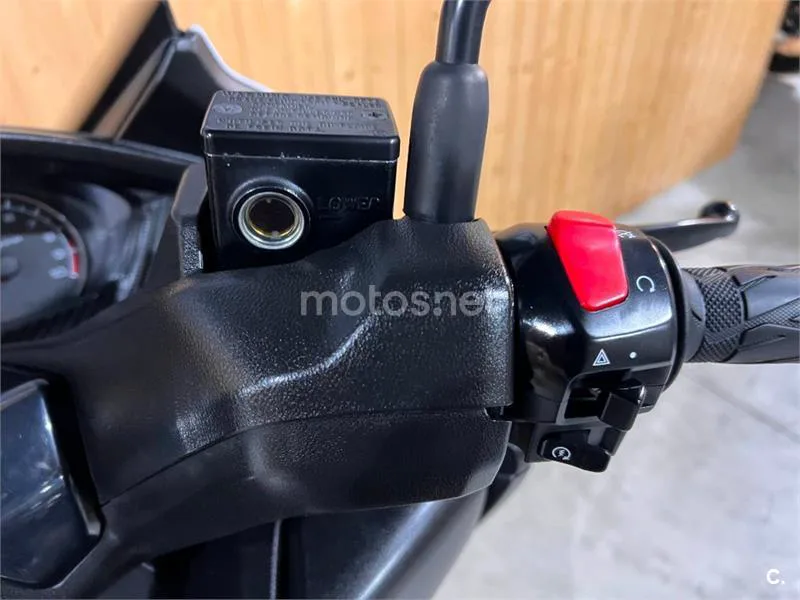Suzuki Burgman 400 – Vista 20
