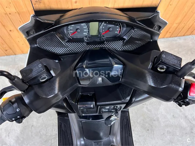 Suzuki Burgman 400 – Vista 21