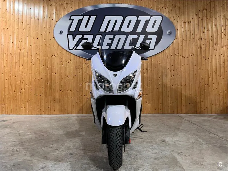 Suzuki Burgman 400 – Vista 23
