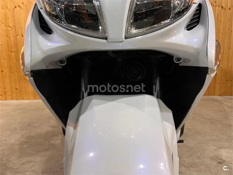Suzuki Burgman 400 – Vista 26