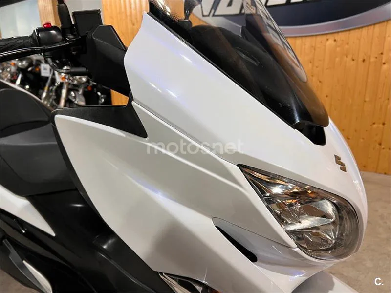 Suzuki Burgman 400 – Vista 30