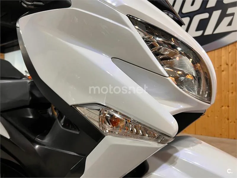 Suzuki Burgman 400 – Vista 31