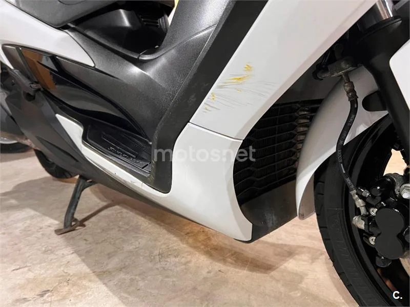 Suzuki Burgman 400 – Vista 35