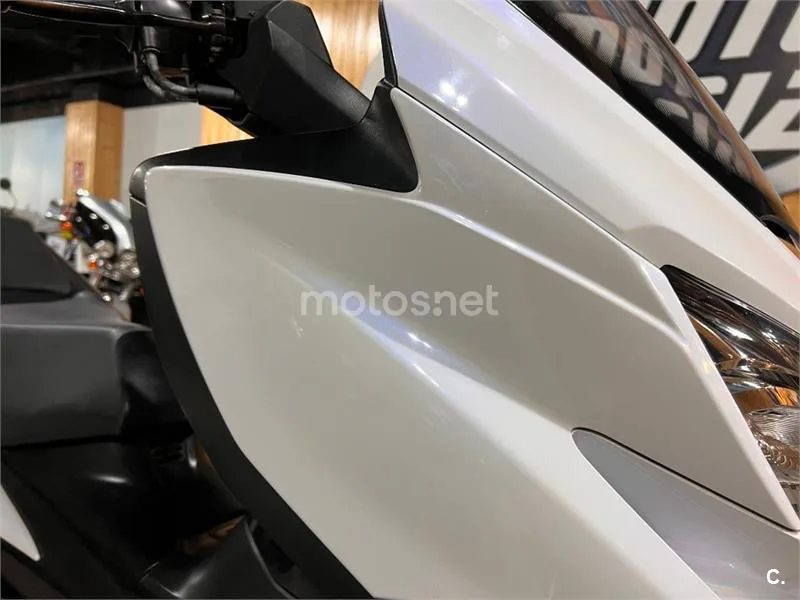Suzuki Burgman 400 – Vista 37