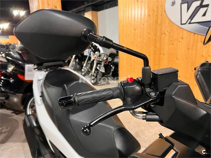 Suzuki Burgman 400 – Vista 38
