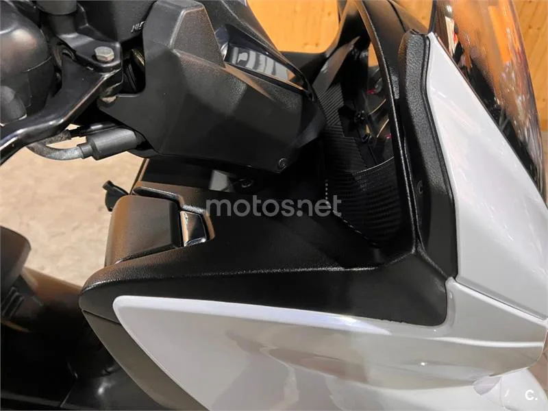 Suzuki Burgman 400 – Vista 39