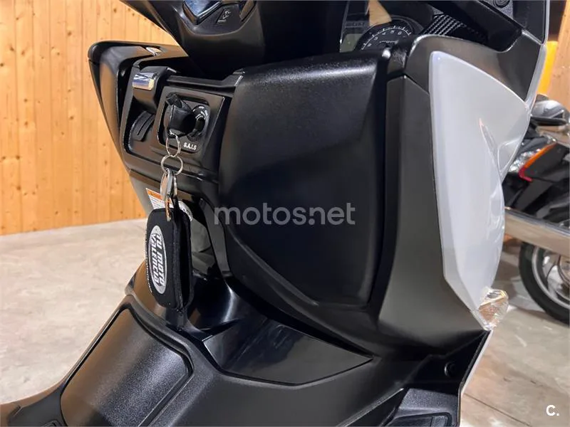 Suzuki Burgman 400 – Vista 40