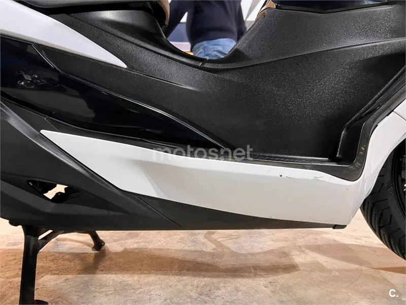 Suzuki Burgman 400 – Vista 43