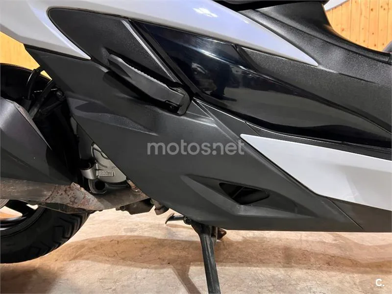 Suzuki Burgman 400 – Vista 44