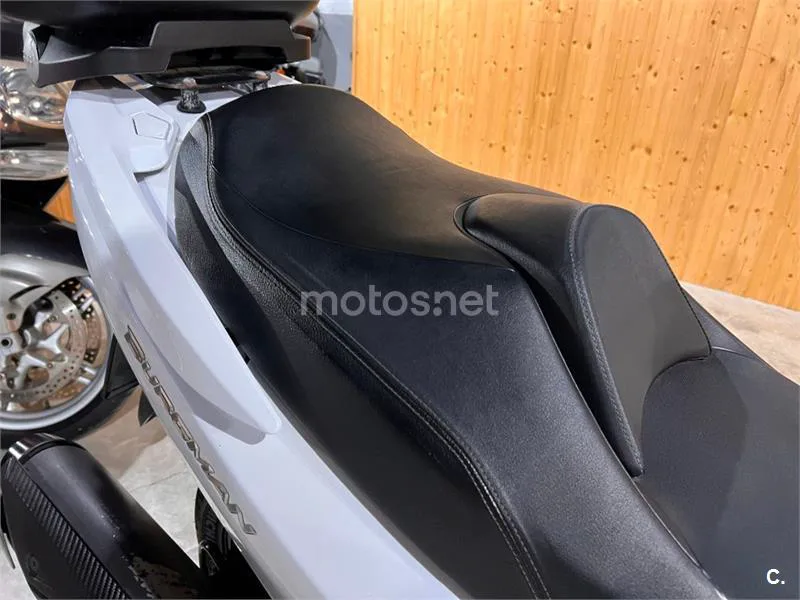 Suzuki Burgman 400 – Vista 46