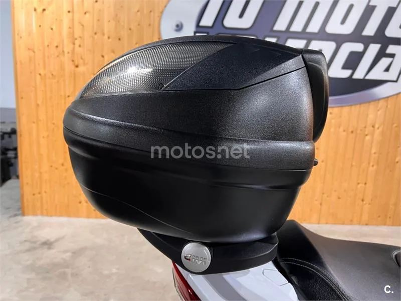 Suzuki Burgman 400 – Vista 48