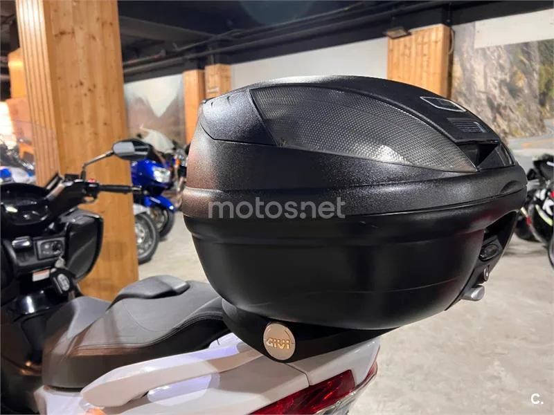 Suzuki Burgman 400 – Vista 56