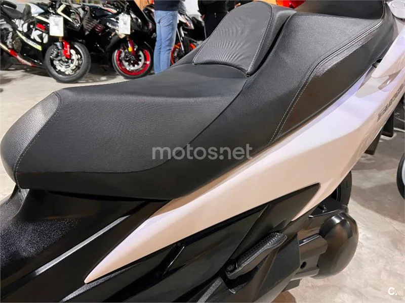 Suzuki Burgman 400 – Vista 61