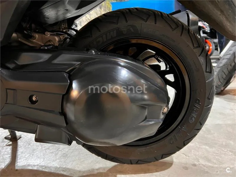 Suzuki Burgman 400 – Vista 62