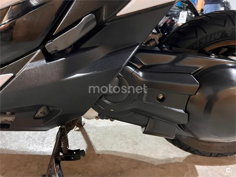 Suzuki Burgman 400 – Vista 64
