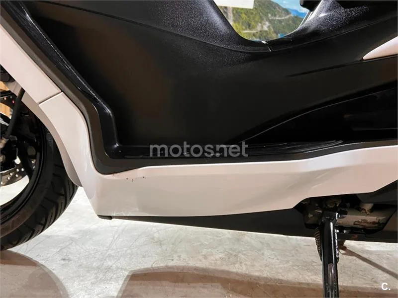 Suzuki Burgman 400 – Vista 68