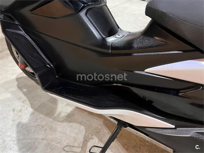 Suzuki Burgman 400 – Vista 69