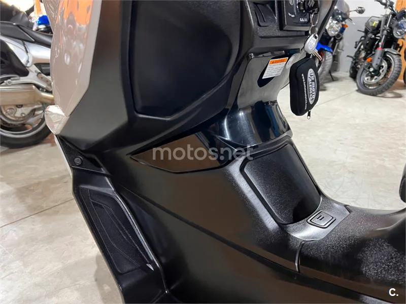 Suzuki Burgman 400 – Vista 70