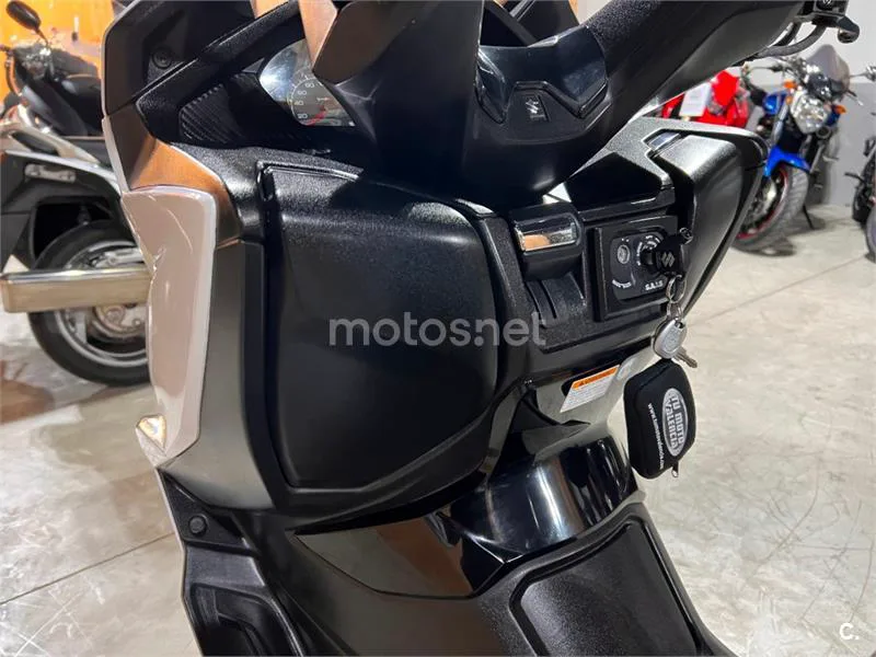 Suzuki Burgman 400 – Vista 71