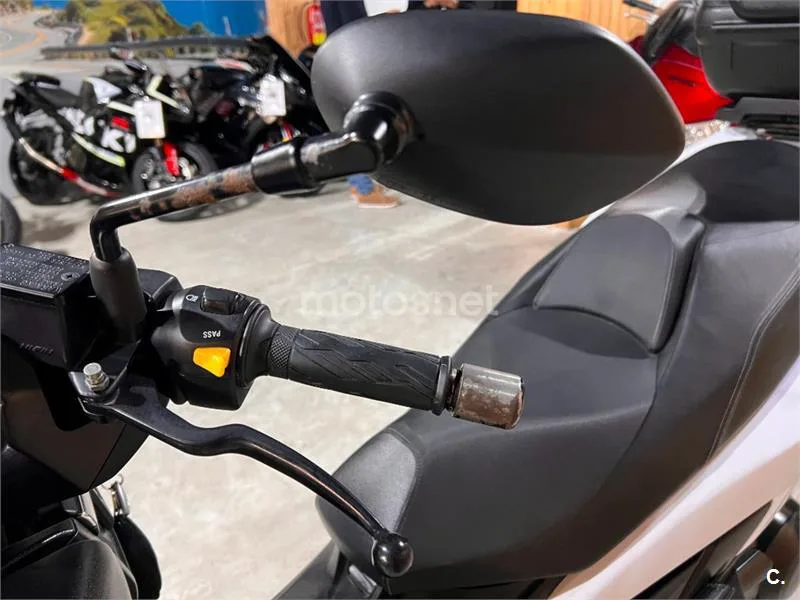 Suzuki Burgman 400 – Vista 73