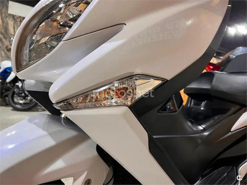 Suzuki Burgman 400 – Vista 75