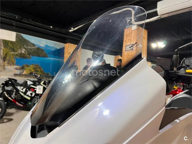 Suzuki Burgman 400 – Vista 80