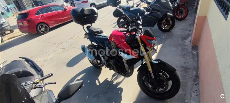 Suzuki GSR 750 – Vista 3