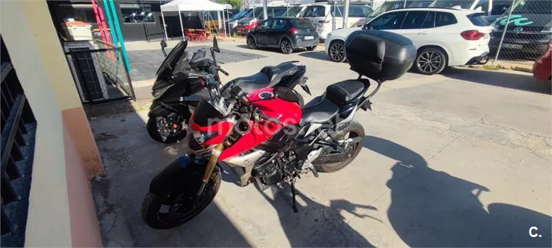 Suzuki GSR 750 – Vista 4