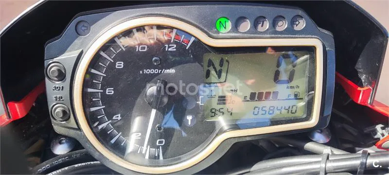 Suzuki GSR 750 – Vista 6